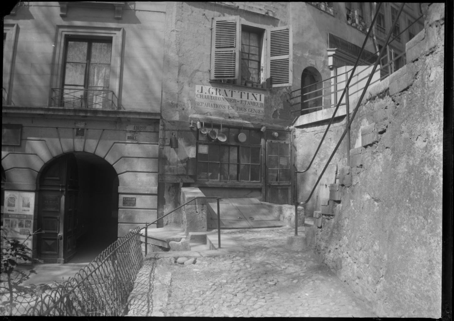 Place du Bourg-de-Four 30
