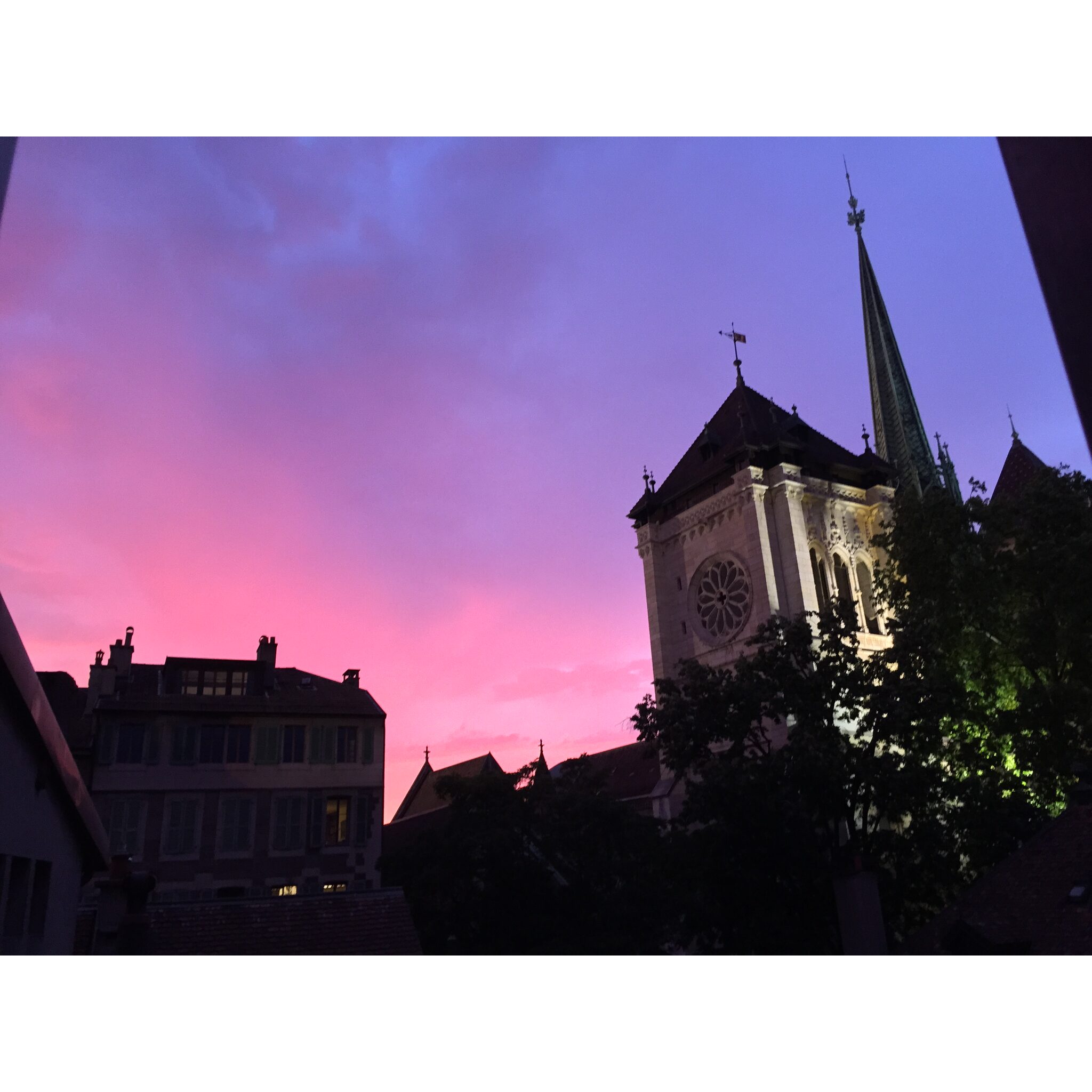 Place du Bourg de Four 2015-06-05_21-18-46