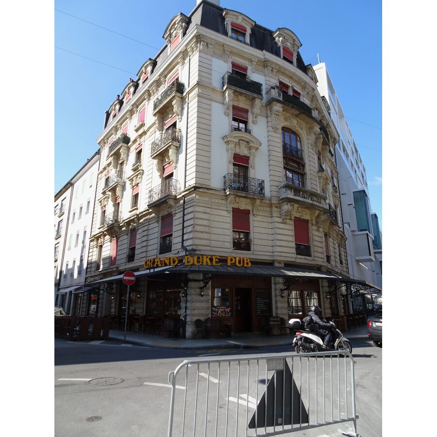 Rue De-MONTHOUX 8