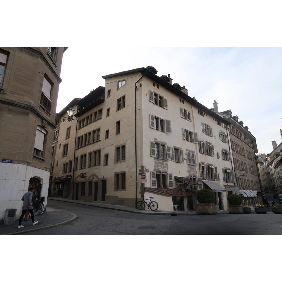 Place du Bourg-de-Four 5