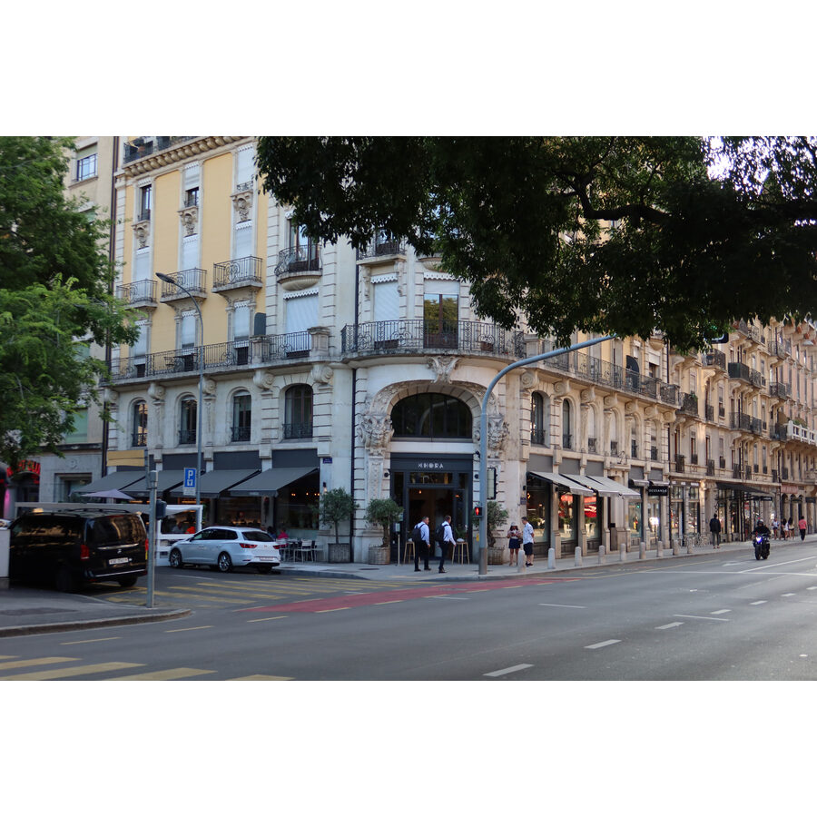 Avenue PICTET-De-ROCHEMONT 8