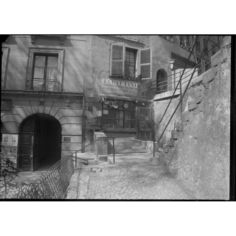 Place du Bourg-de-Four 30