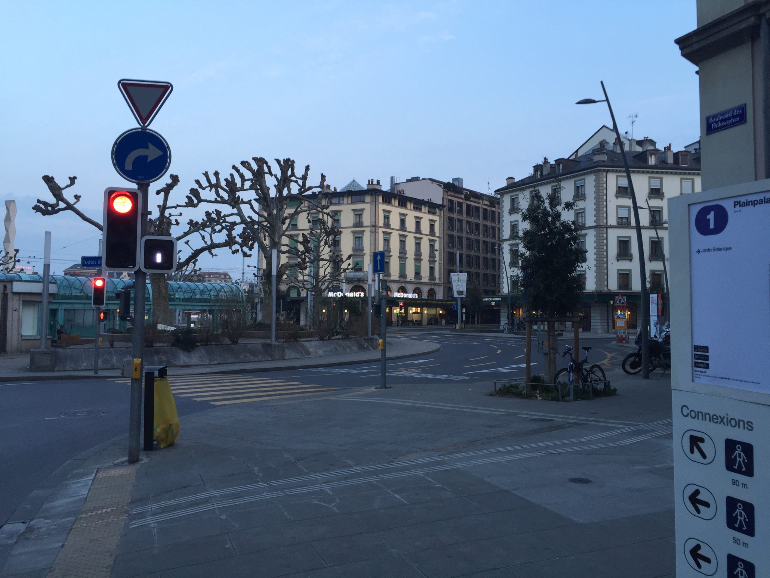 Rond-Point de Plainpalais 2015-03-14_06-58-21