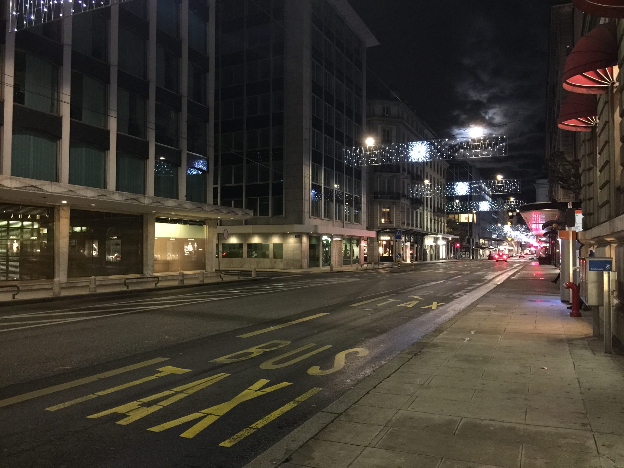 Rue du Rhône 2015-11-26_06-32-07